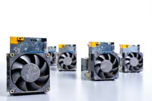 Обзор рынка подержанных ASIC-майнеров: риски и преимущества